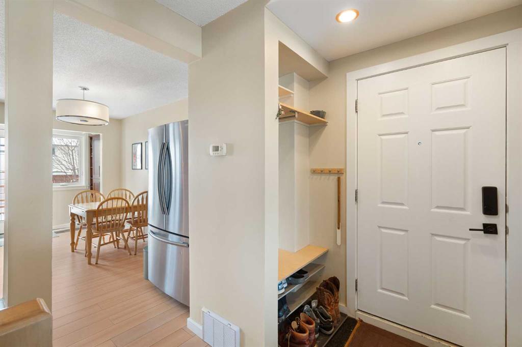 Additional image 4 of 11035 Oakfield Drive SW, Calgary, AB, T2W 3H3