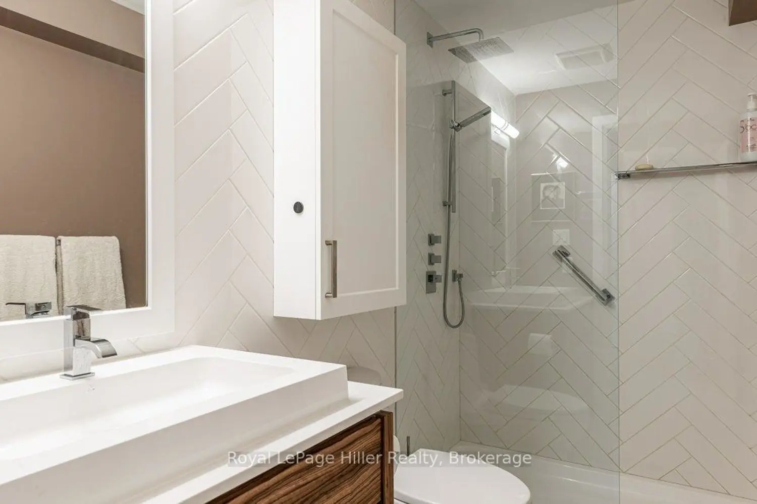 Additional image 11 of 30 Front Street 205