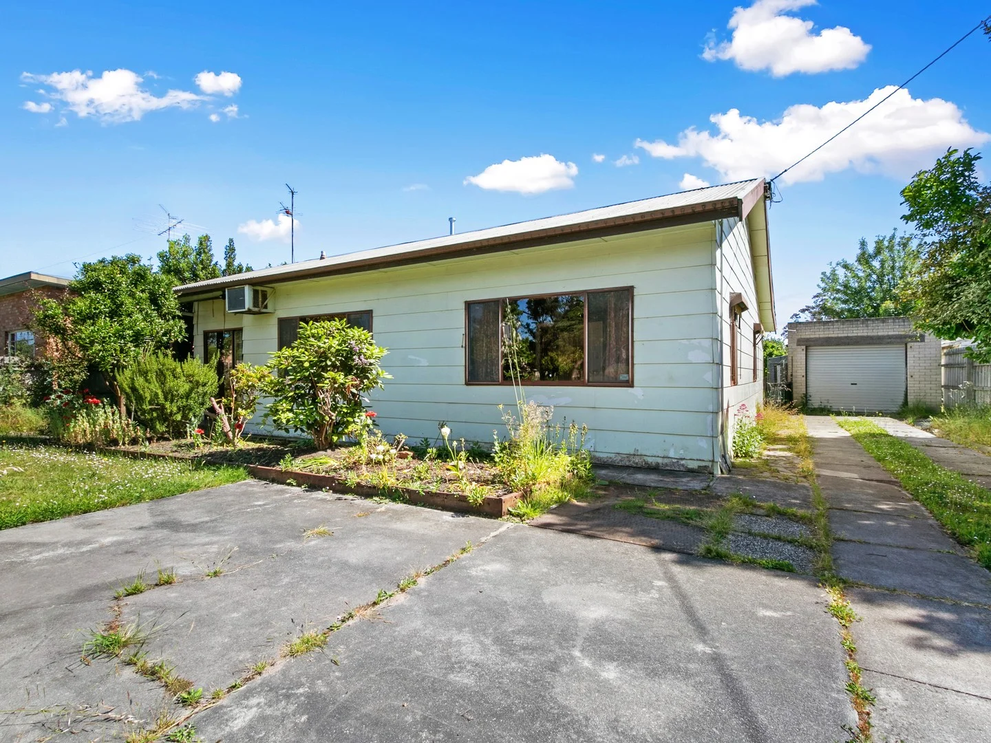 1-2,101 Holmes Road, Morwell VIC 3840