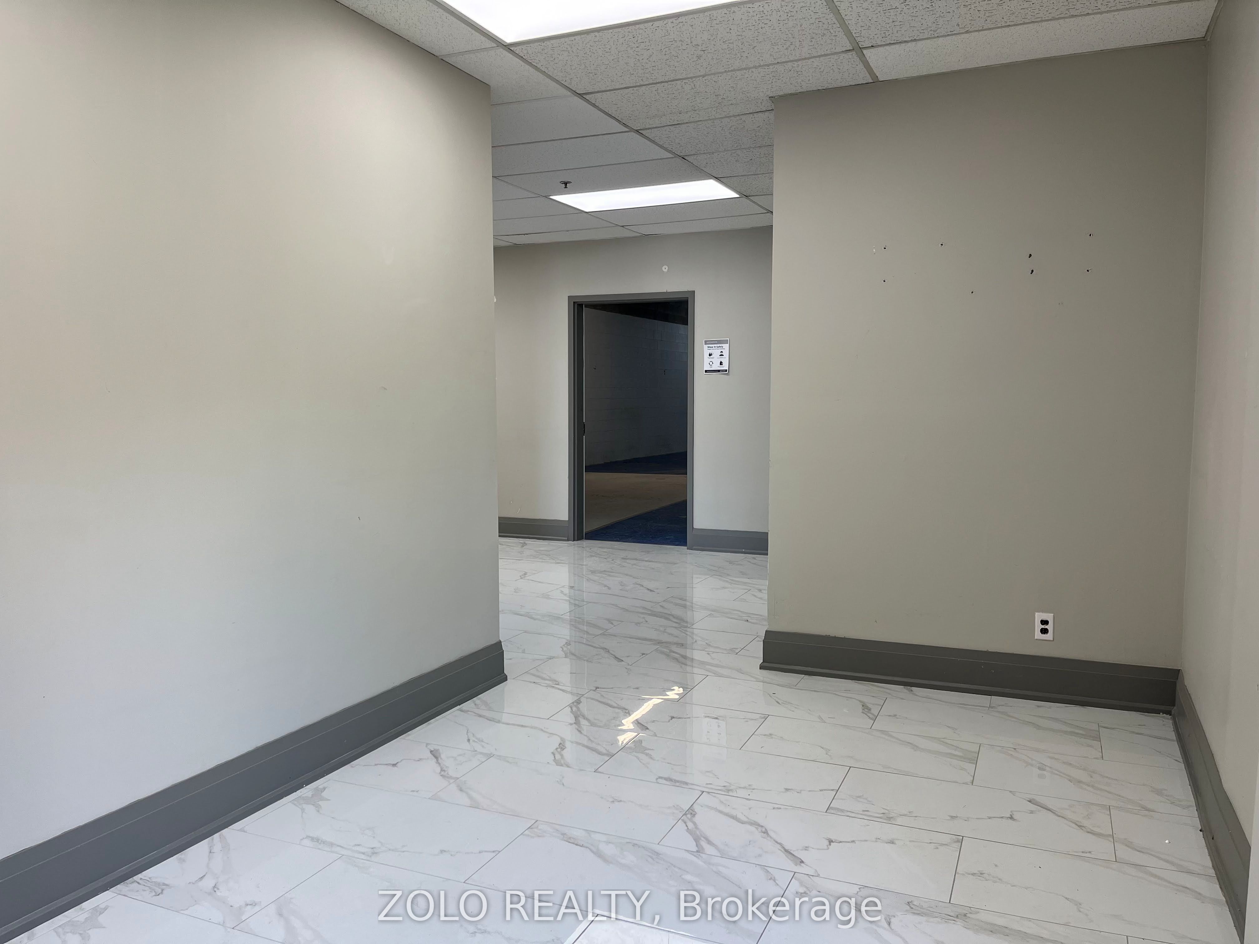 Additional image 2 of 33-1200 Aerowood Drive, Mississauga, ON, L4W 2S7
