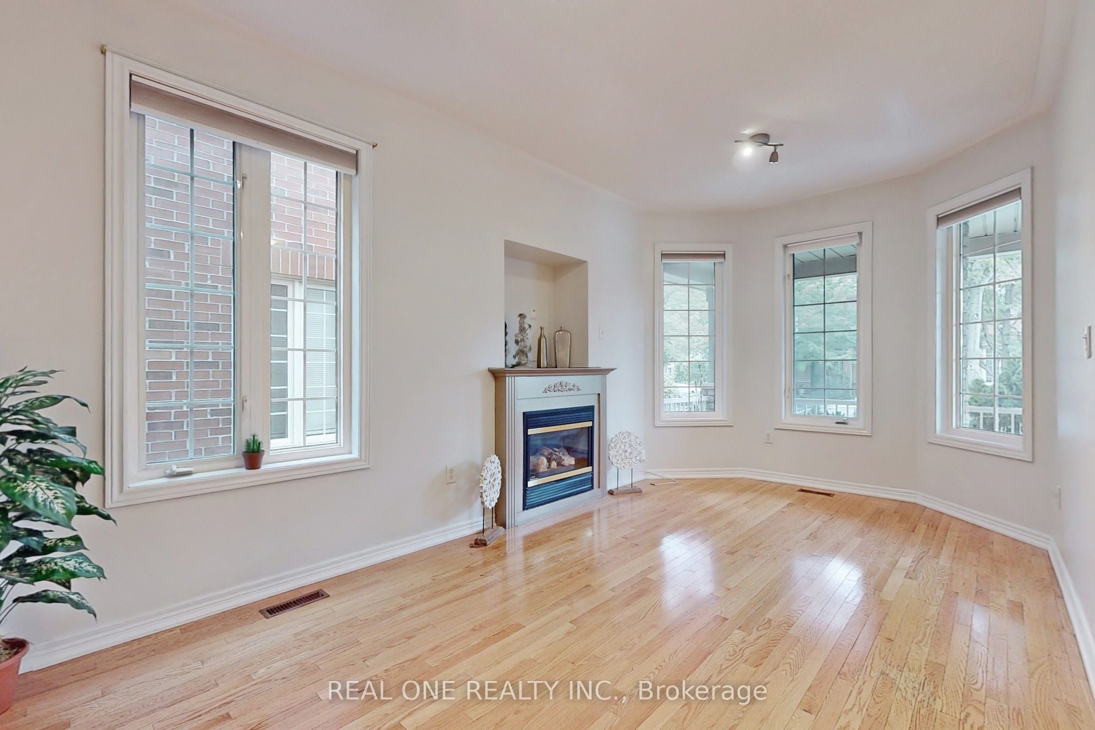 Additional image 6 of 19 Longwood Avenue S, Richmond Hill, ON, L4E 4B1