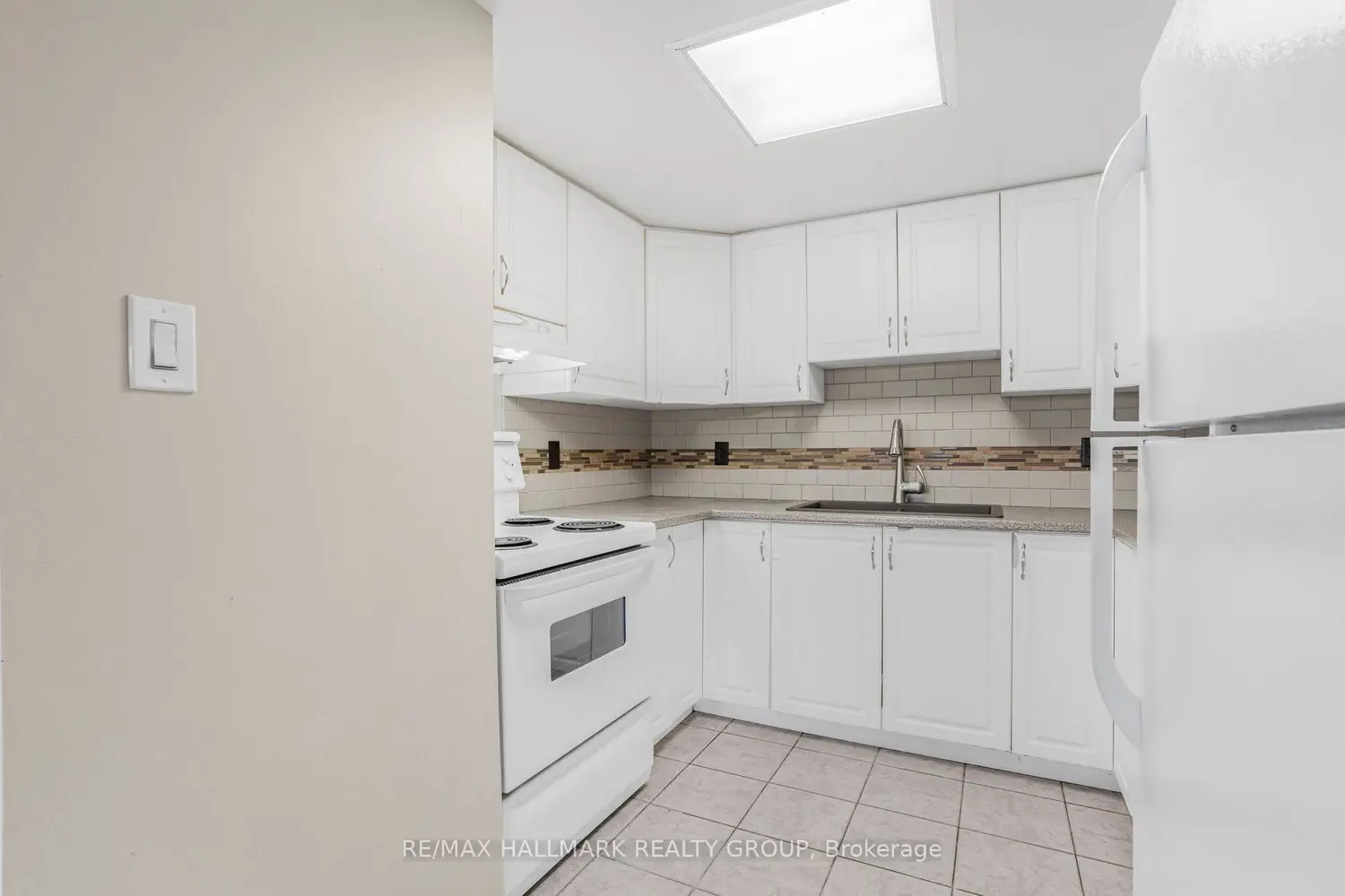 Additional image 9 of 1005 Laurier Street