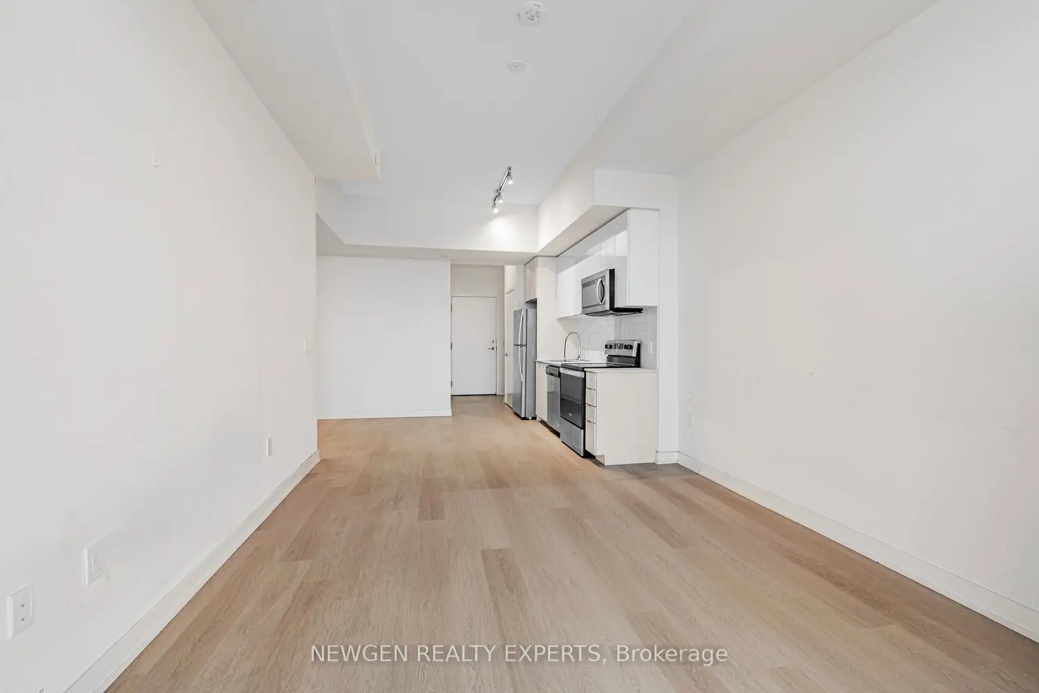 Additional image 8 of 859 The Queensway 824