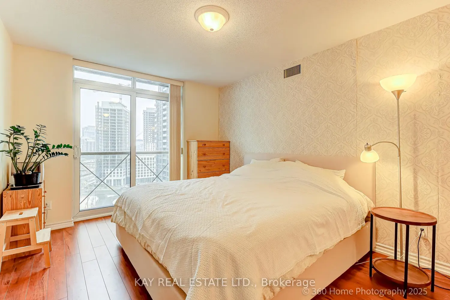 Additional image 9 of 5233 Dundas Street 1526