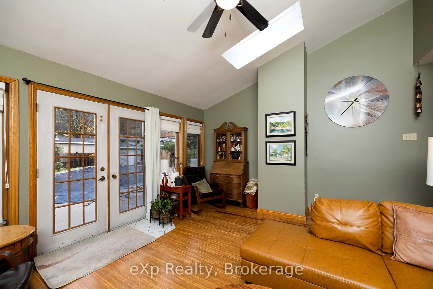 210 5Th A Avenue photo 3