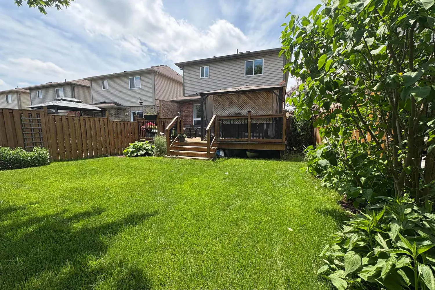 Additional image 20 of 102 Oakes Crescent