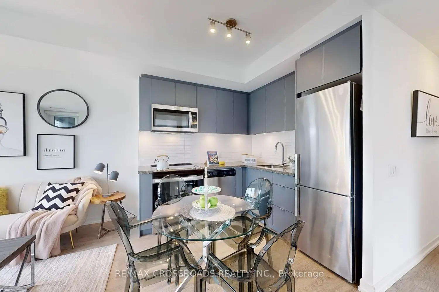 8868 Yonge Street 319E photo 5