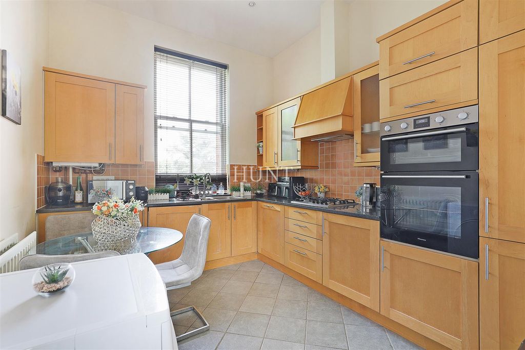 Additional image 4 of 2 bed flat for saleSutherland House, Repton Park, Woodford Green IG8