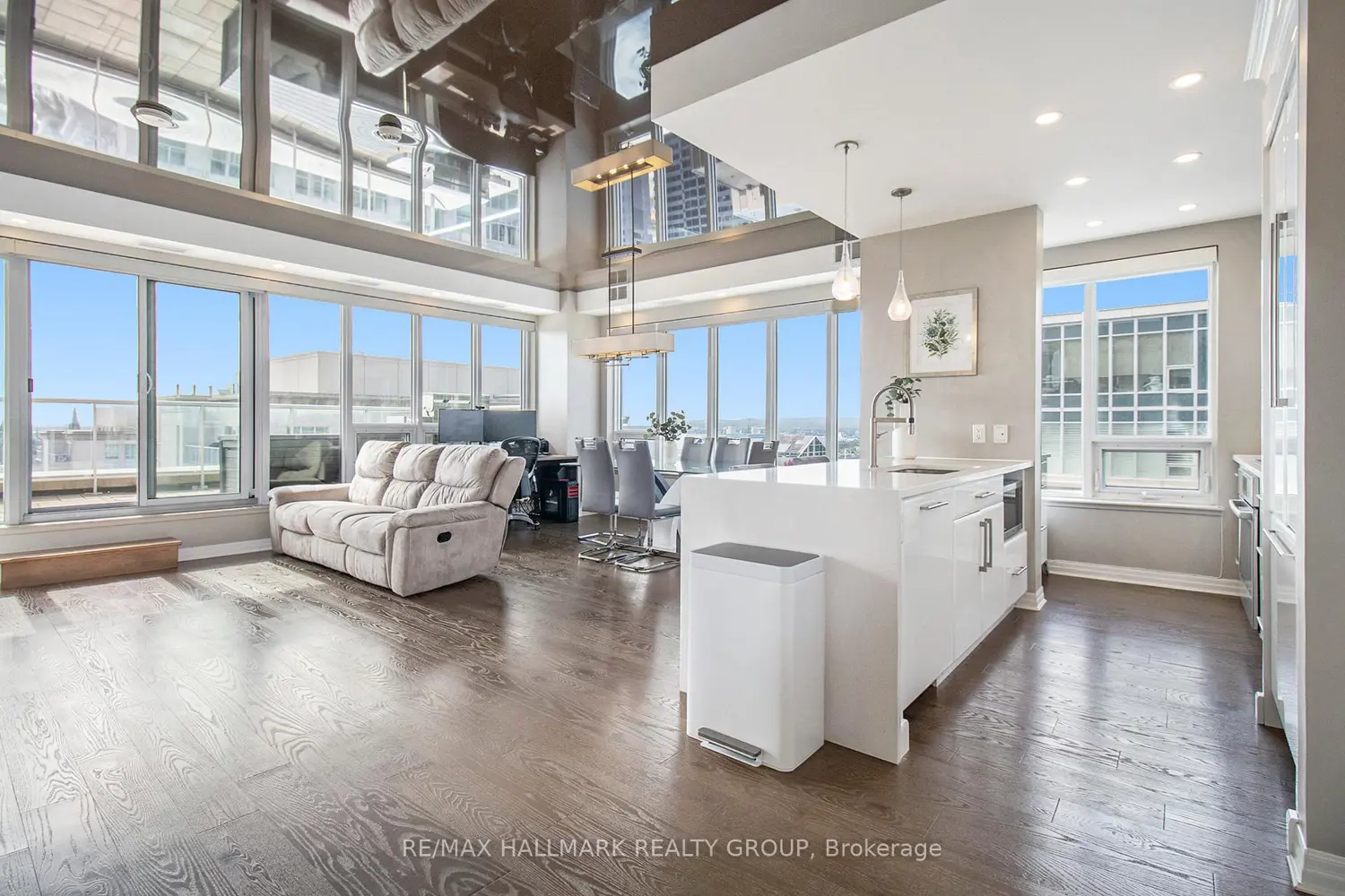 195 Besserer Street 2706