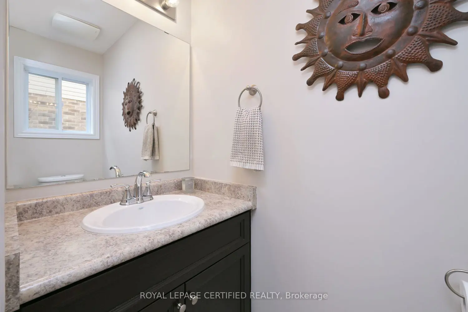 Additional image 8 of 102 Oakes Crescent