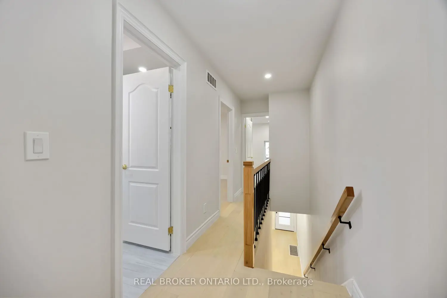 Additional image 13 of 806 Gladstone Avenue