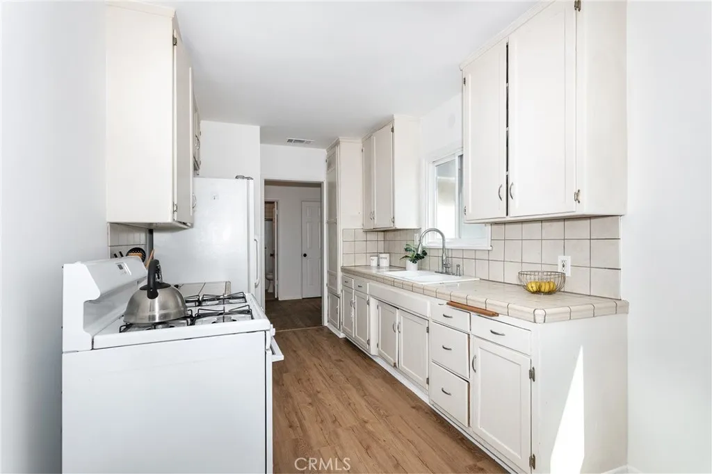 Additional image 9 of 7513 Oak Park Ave, Lake Balboa, CA 91406