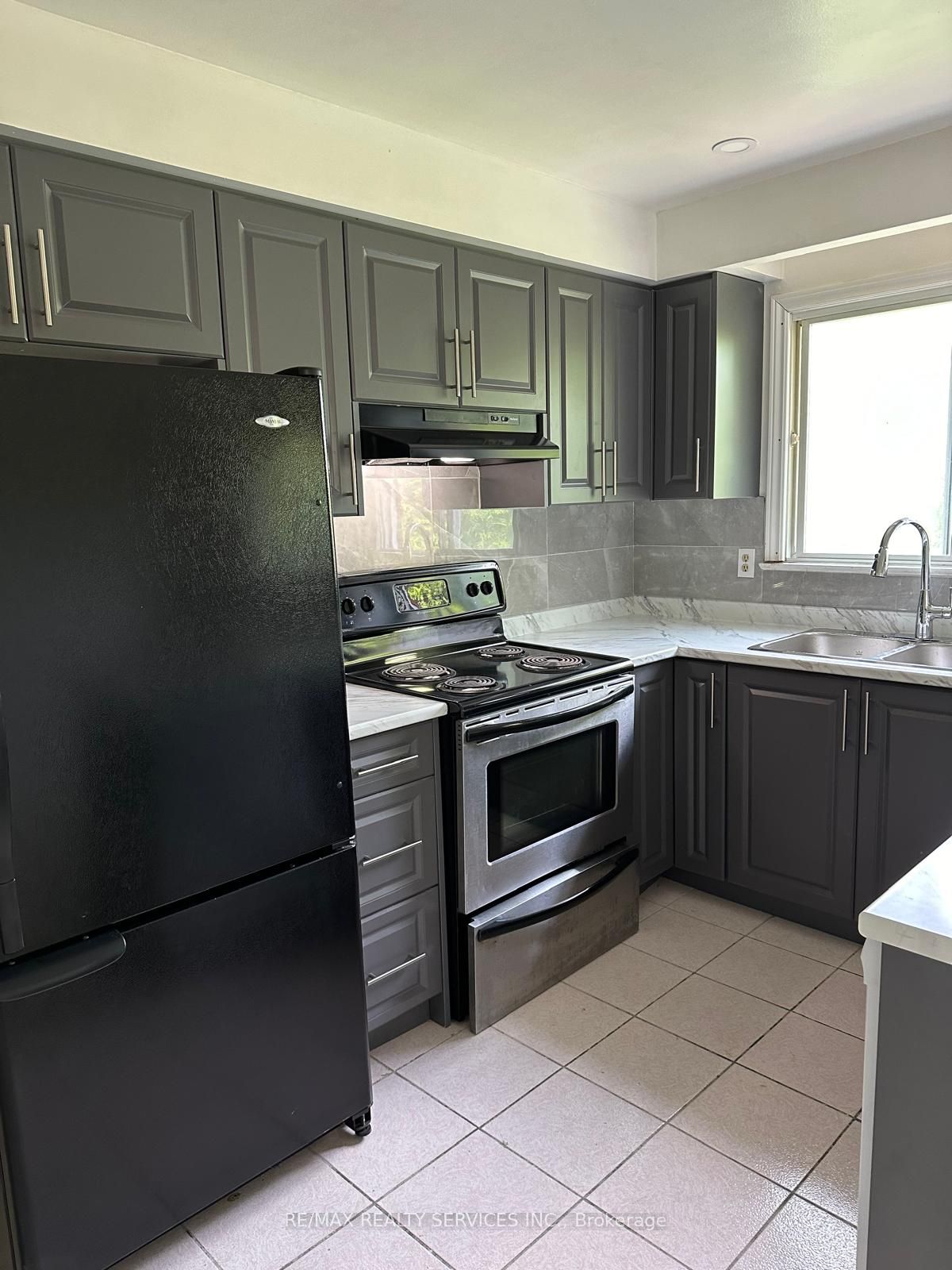 Additional image 4 of Main-134 Jade Crescent, Brampton, ON, L6S 3H8