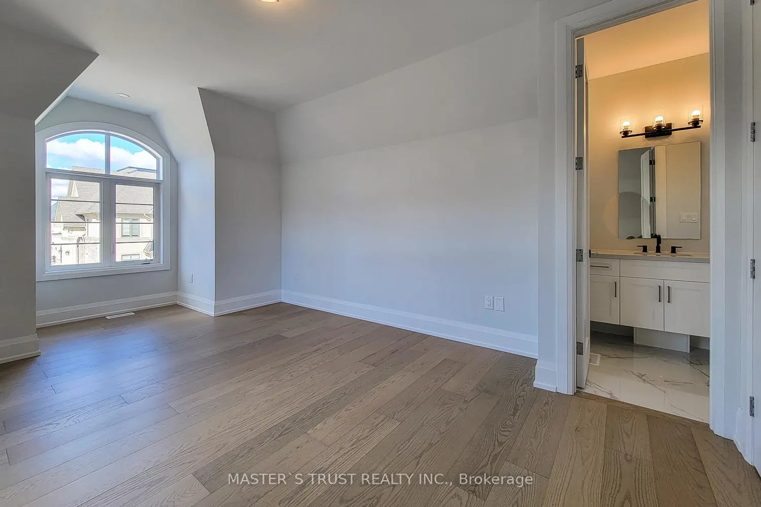 Additional image 14 of 325 Somme Street