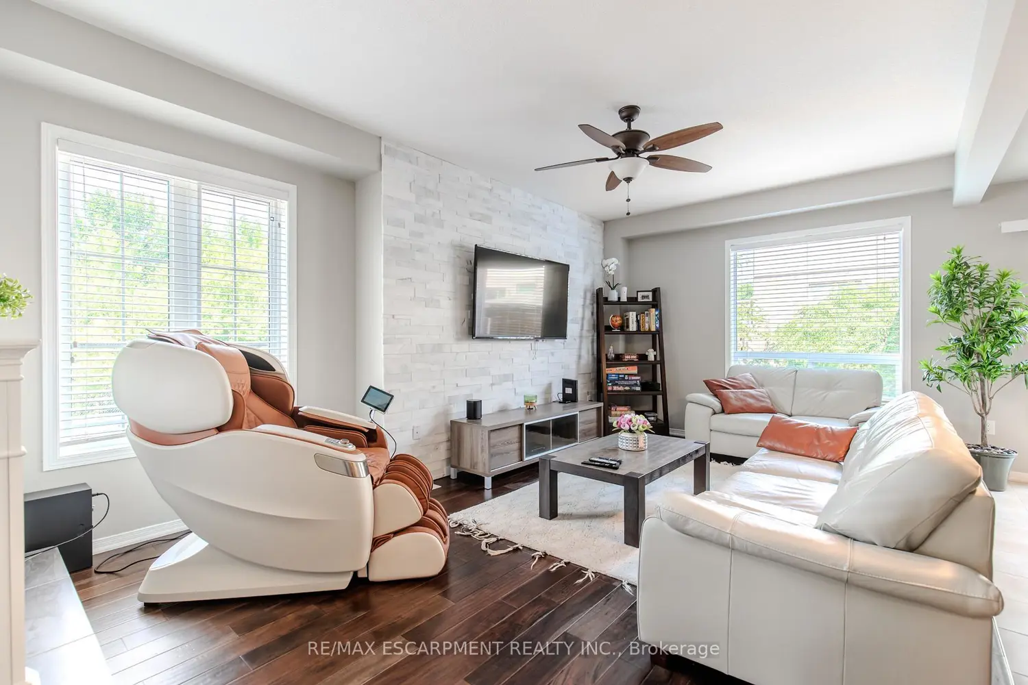 Additional image 3 of 170 Palacebeach Trail 41