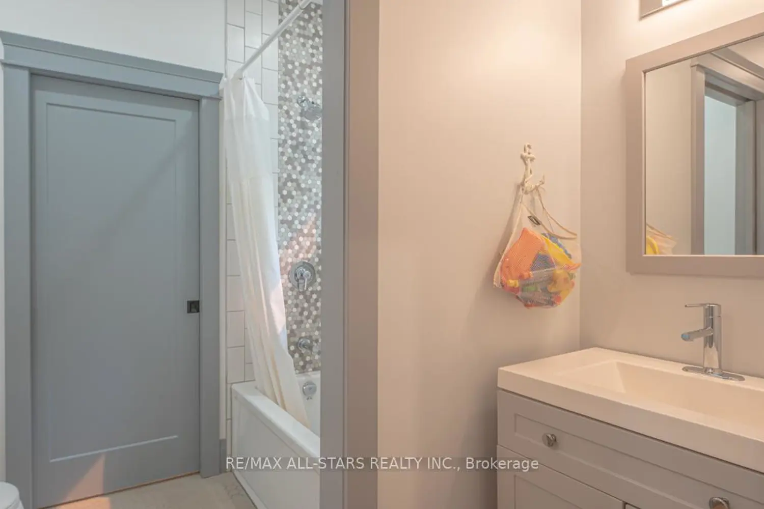 Additional image 15 of 228 Riverside Drive