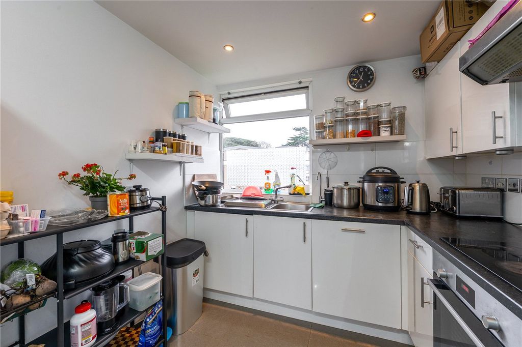 Additional image 11 of 2 bed flat for saleBeechcroft Manor, Weybridge, Surrey KT13