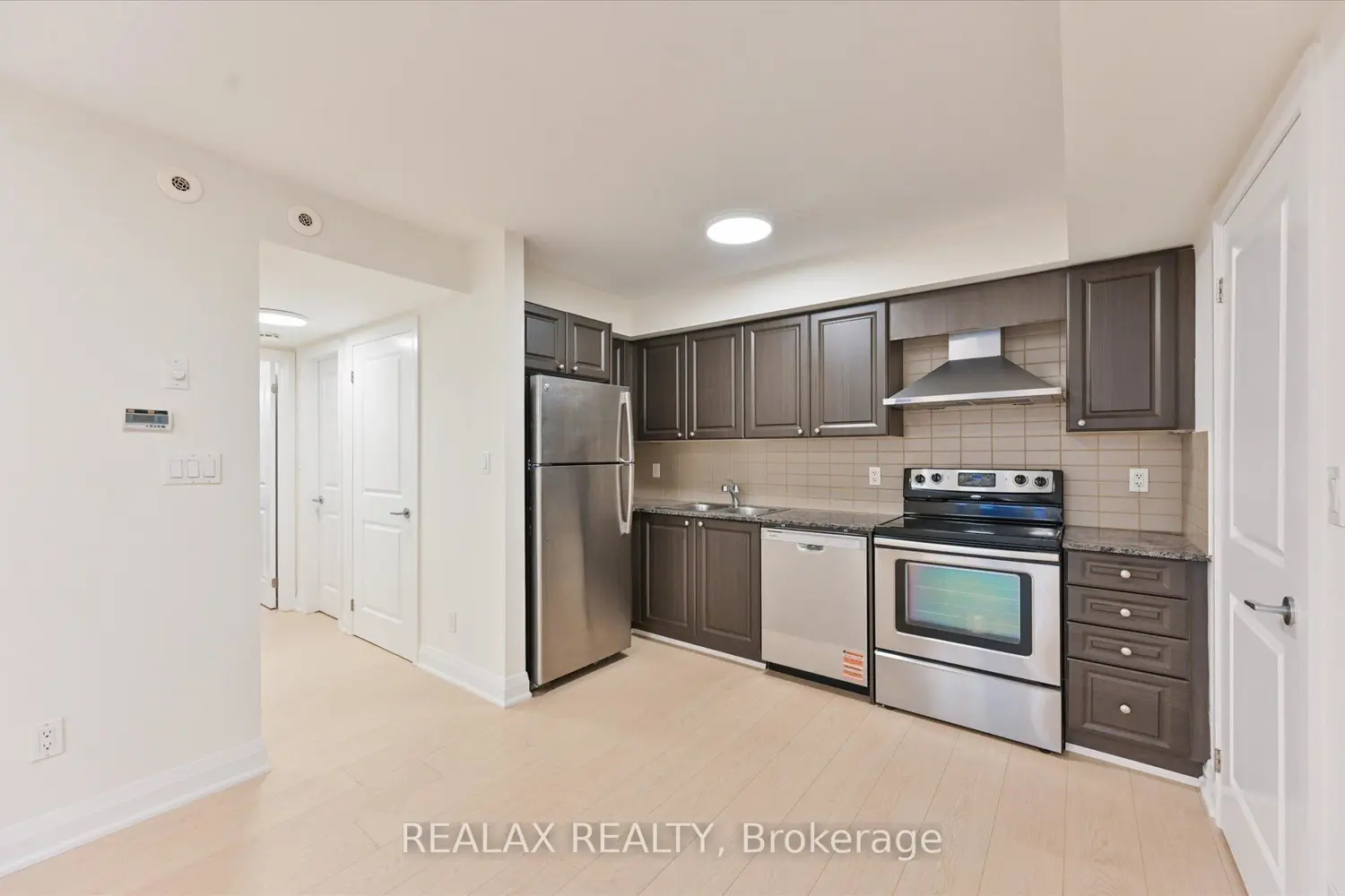 Additional image 5 of 320 John Street 207