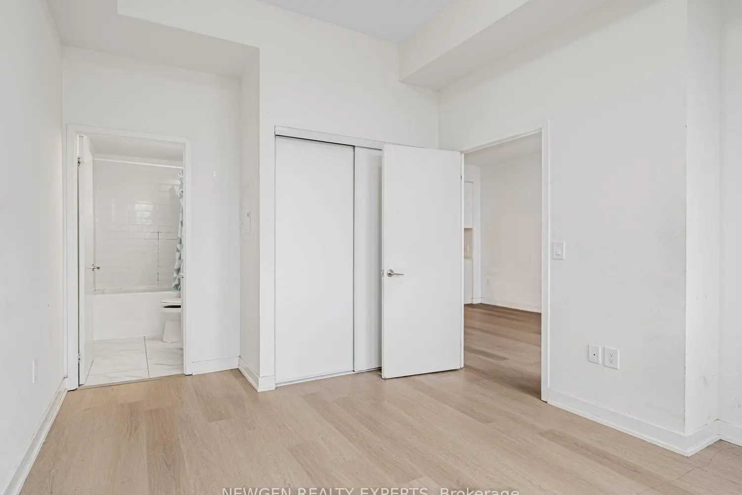 Additional image 14 of 859 The Queensway 824