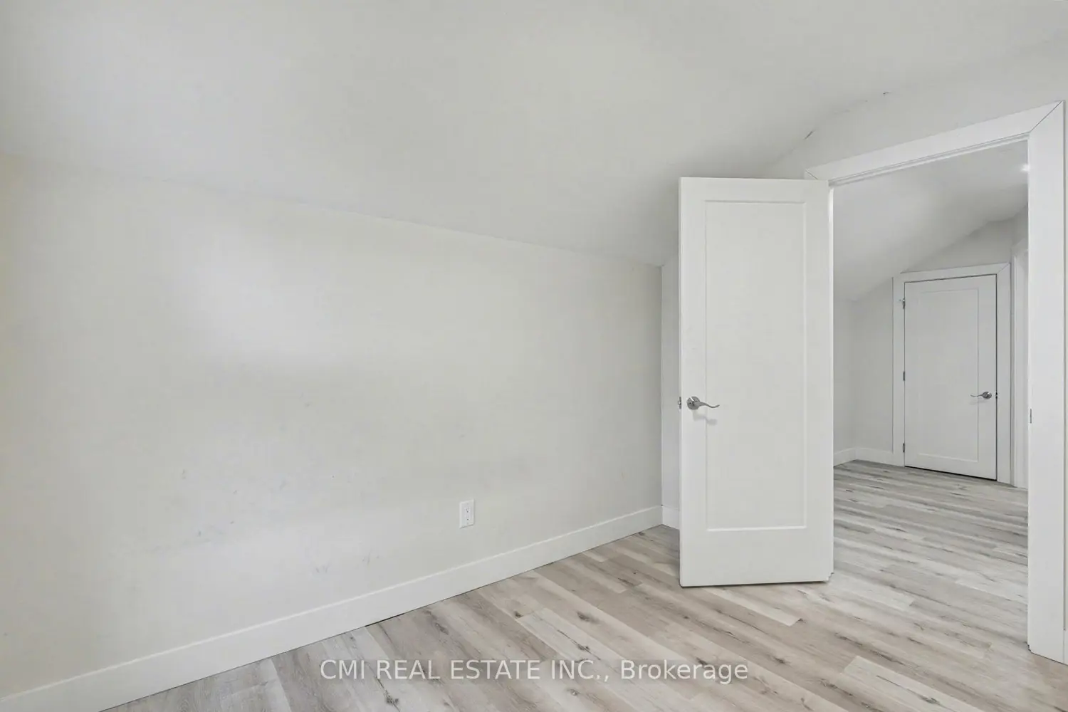 Additional image 17 of 2546 Wilson Street