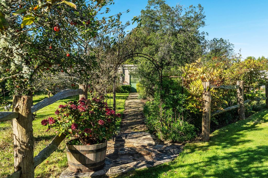 Additional image 76 of Land for saleNear Cranleigh, Surrey GU6