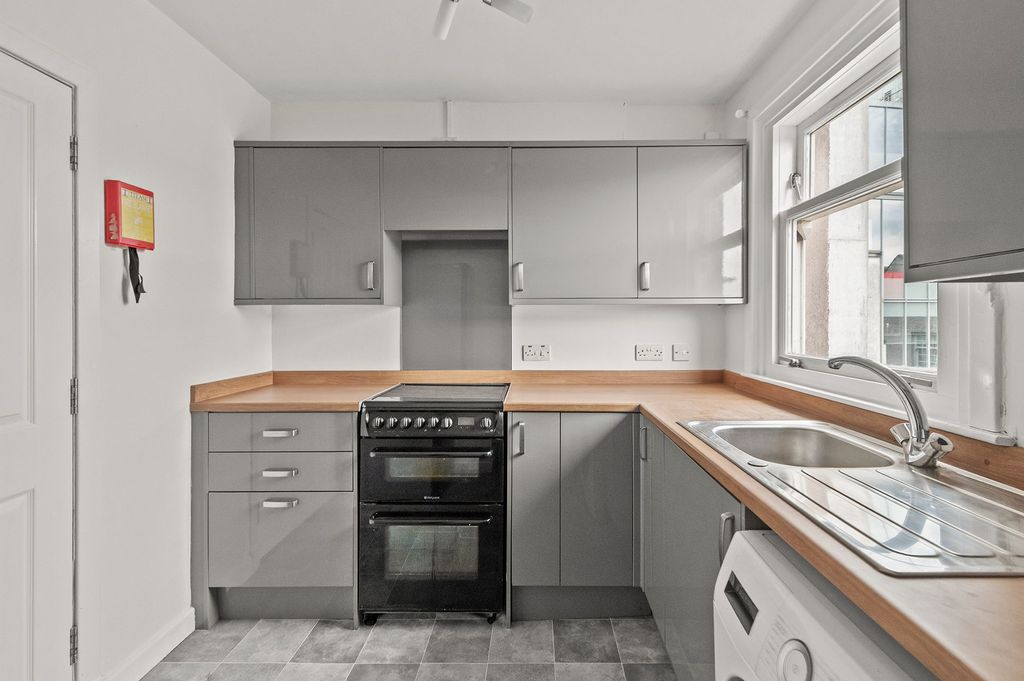 Additional image 3 of 3 bed flat for saleSt. John Street, Stirling FK8