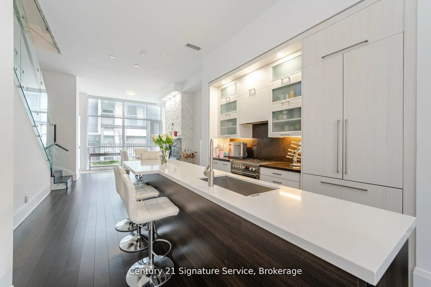 101 Erskine Avenue Th05