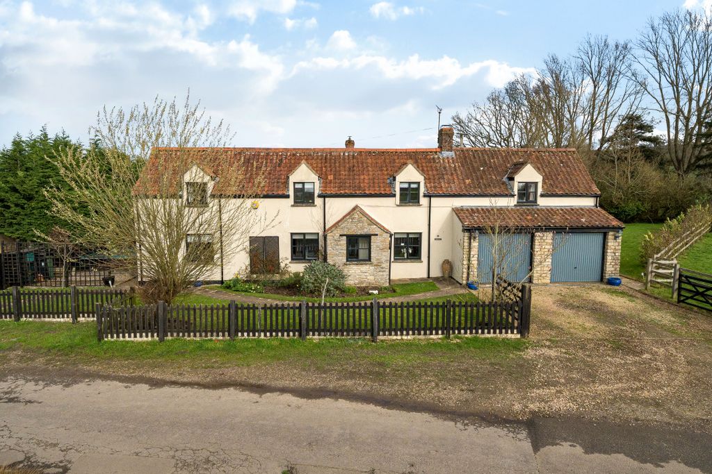 6 bed detached house for saleOxleaze Farm Road, Hawksbury GL9