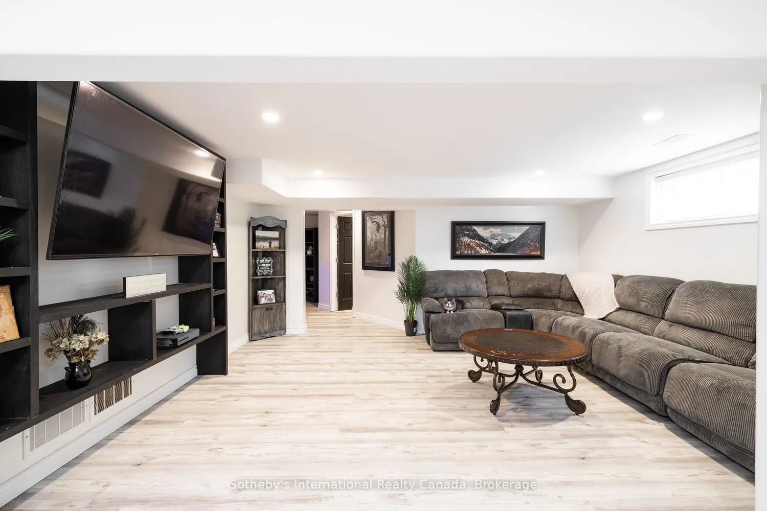 Additional image 17 of 129 Bass Line