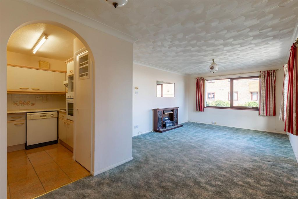 Additional image 2 of 2 bed flat for saleCowes, Isle Of Wight PO31