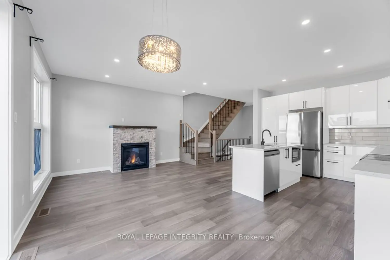 875 Contour Street B photo 5