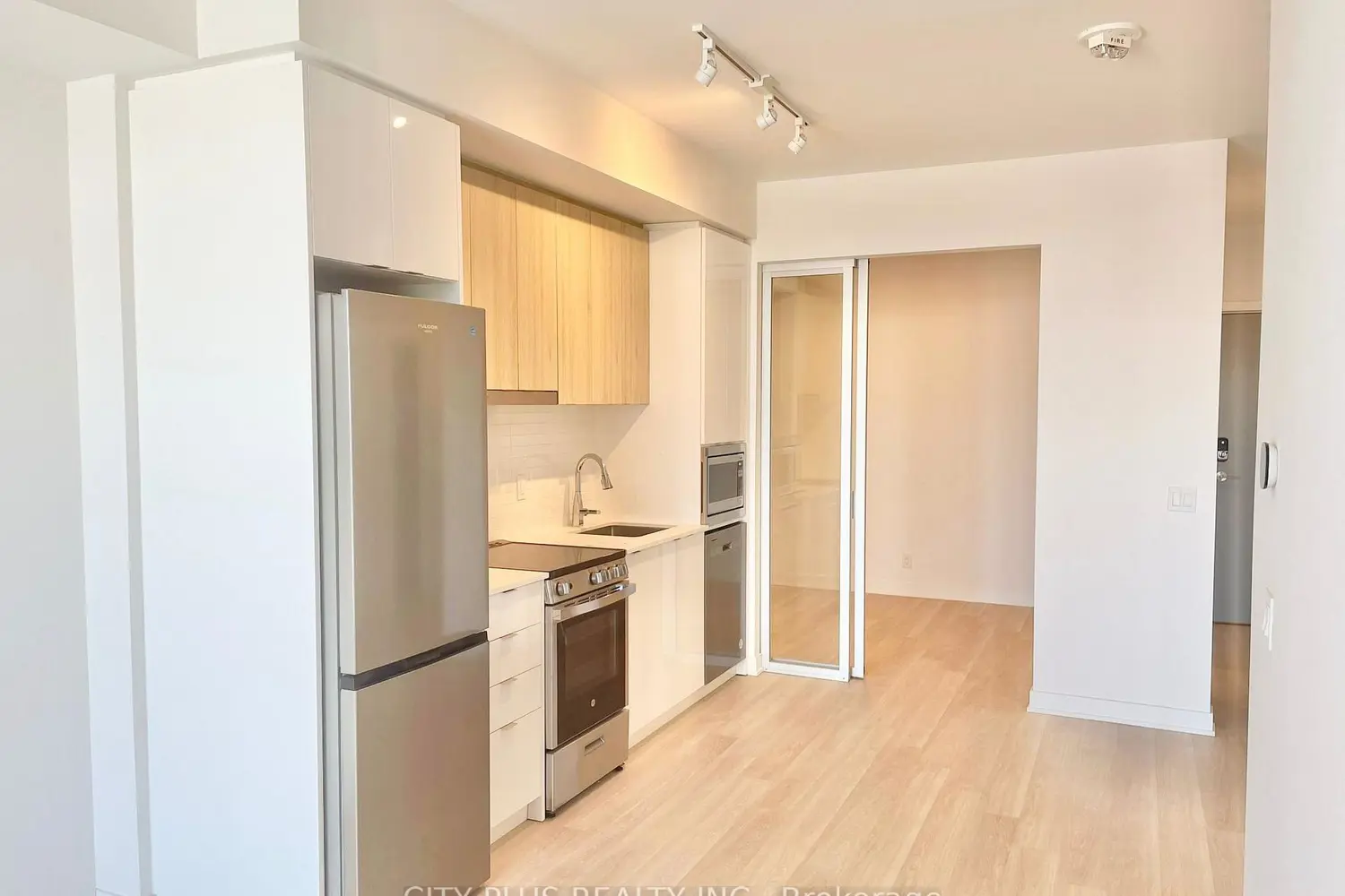 50 Upper Mall Way B-2609 photo 4