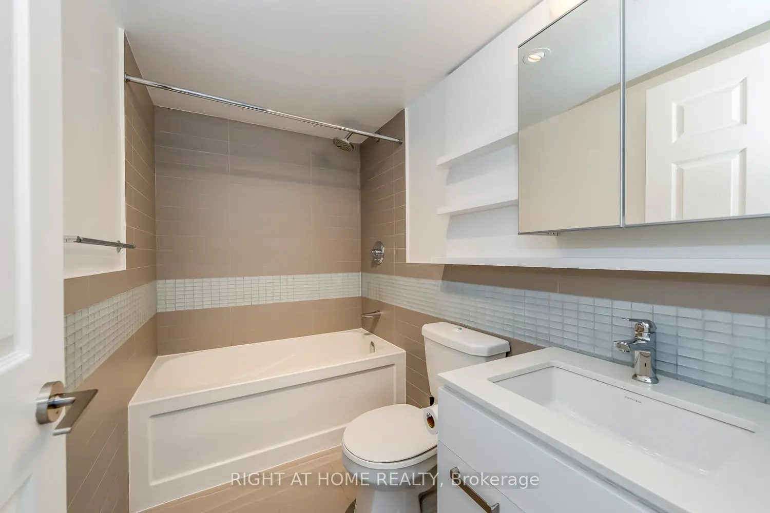 Additional image 11 of 295 Adelaide Street 314