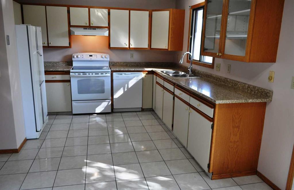 Additional image 4 of 319 Woodside Circle SW, Calgary, AB, T2W 3K2