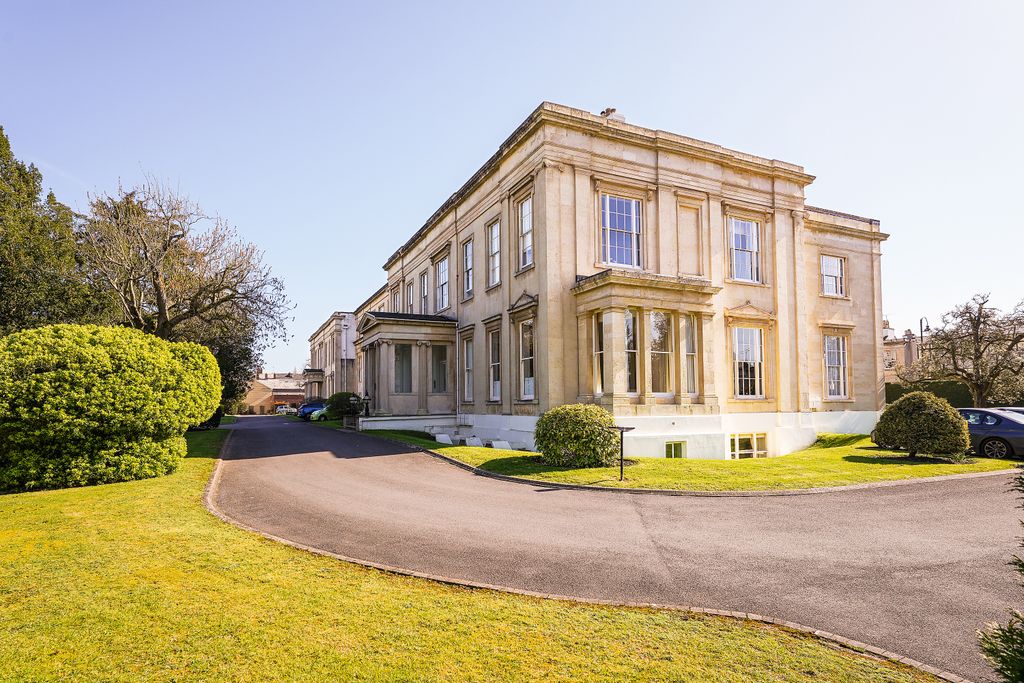 Additional image 2 of 3 bed flat for saleSuffolk Square, Cheltenham GL50