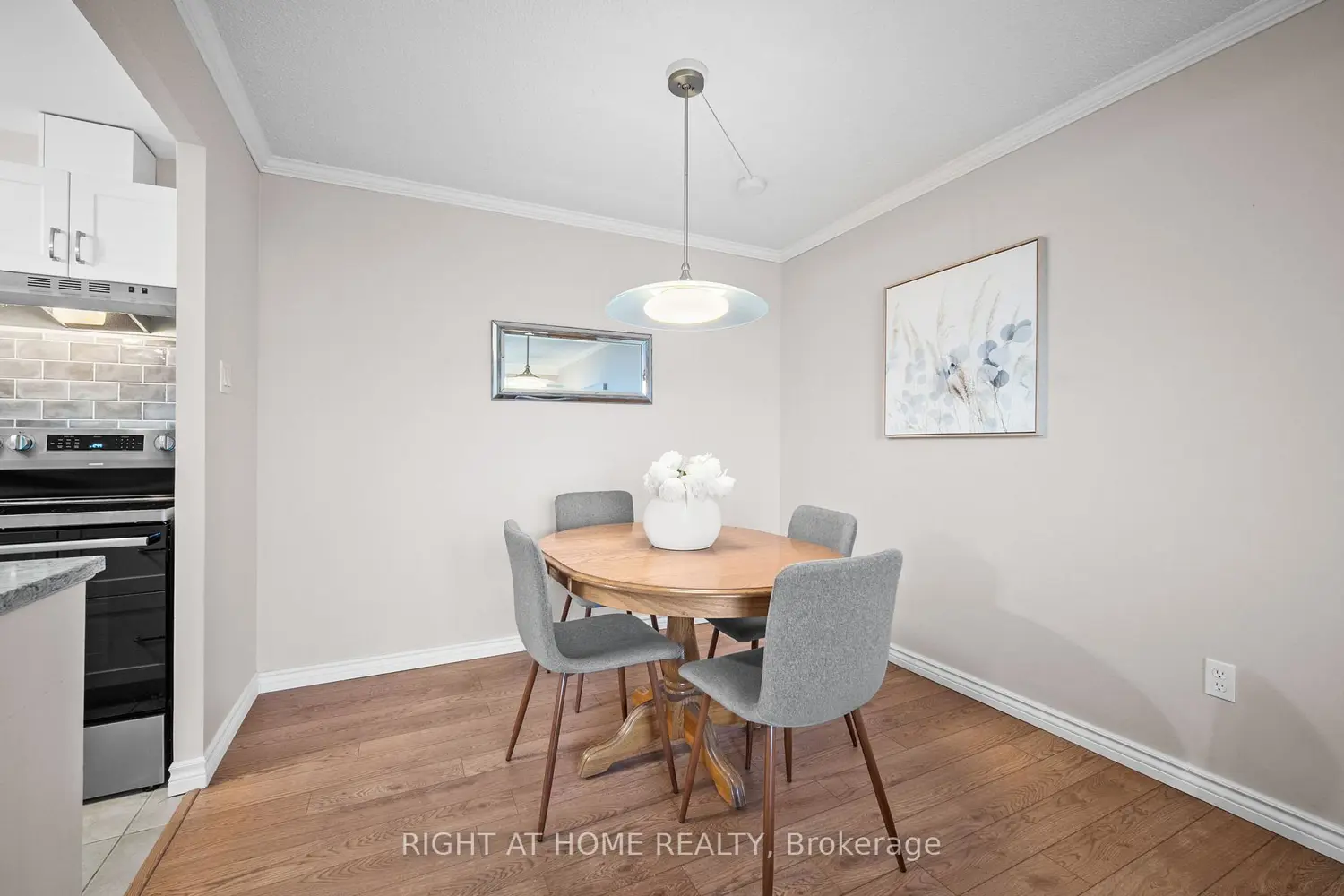 Additional image 10 of 1025 Richmond Road 1006