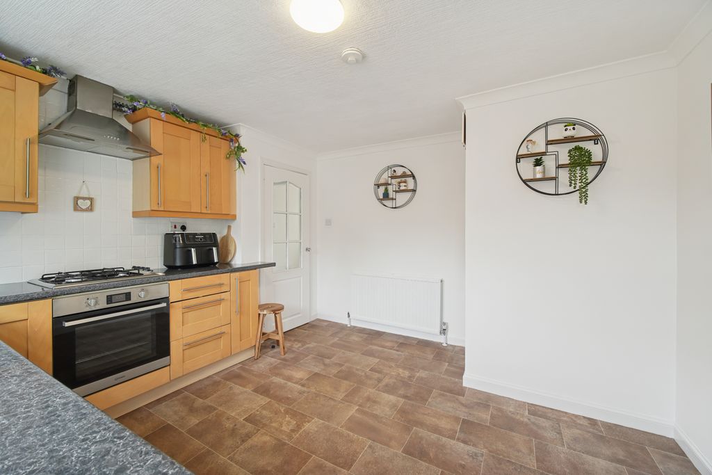 Additional image 3 of 2 bed flat for saleAlbert Avenue, Grangemouth FK3