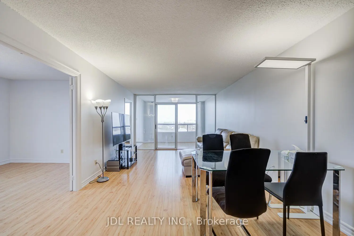 Additional image 6 of 1 Reidmount Avenue 1106