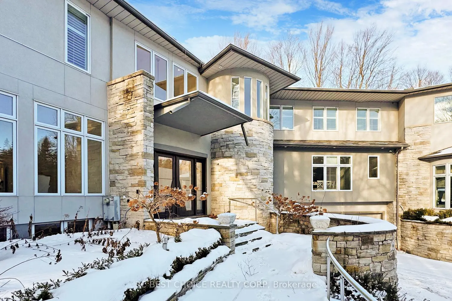 76 Silver Fox Place photo 3