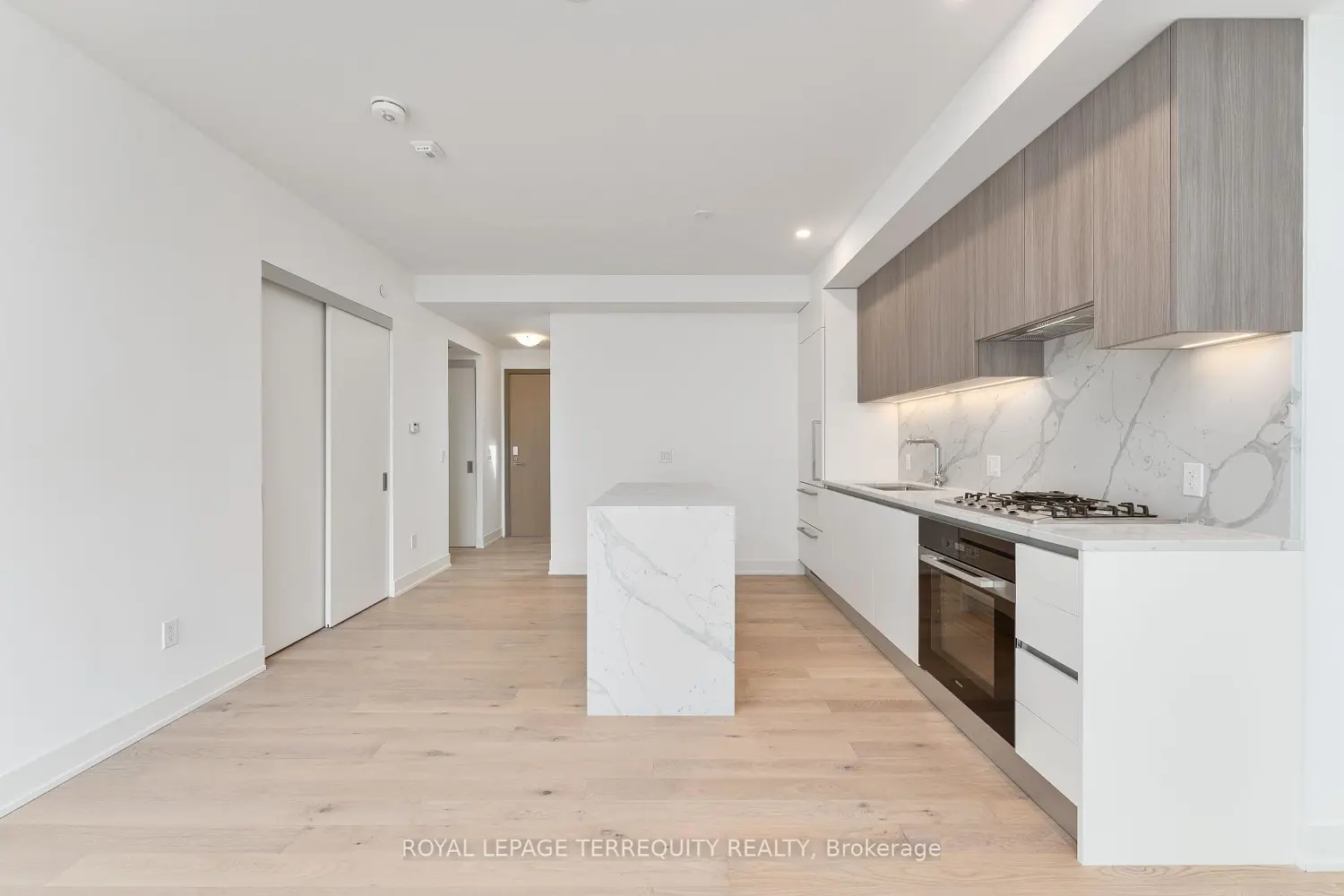 200 Keewatin Avenue Ph05