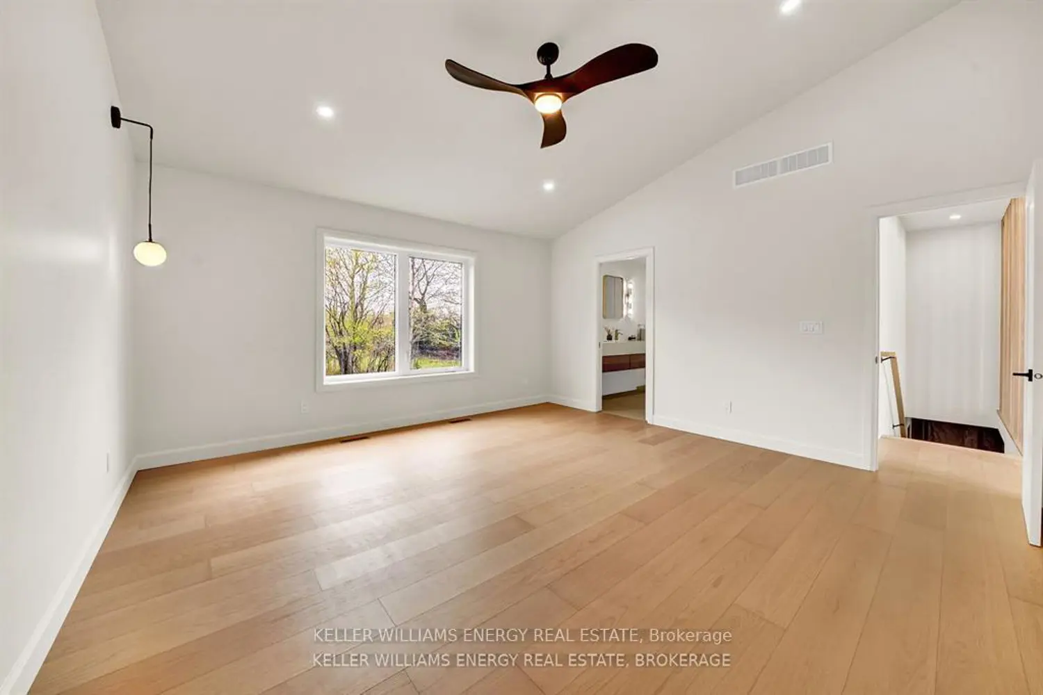 1032 Burr Road photo 3