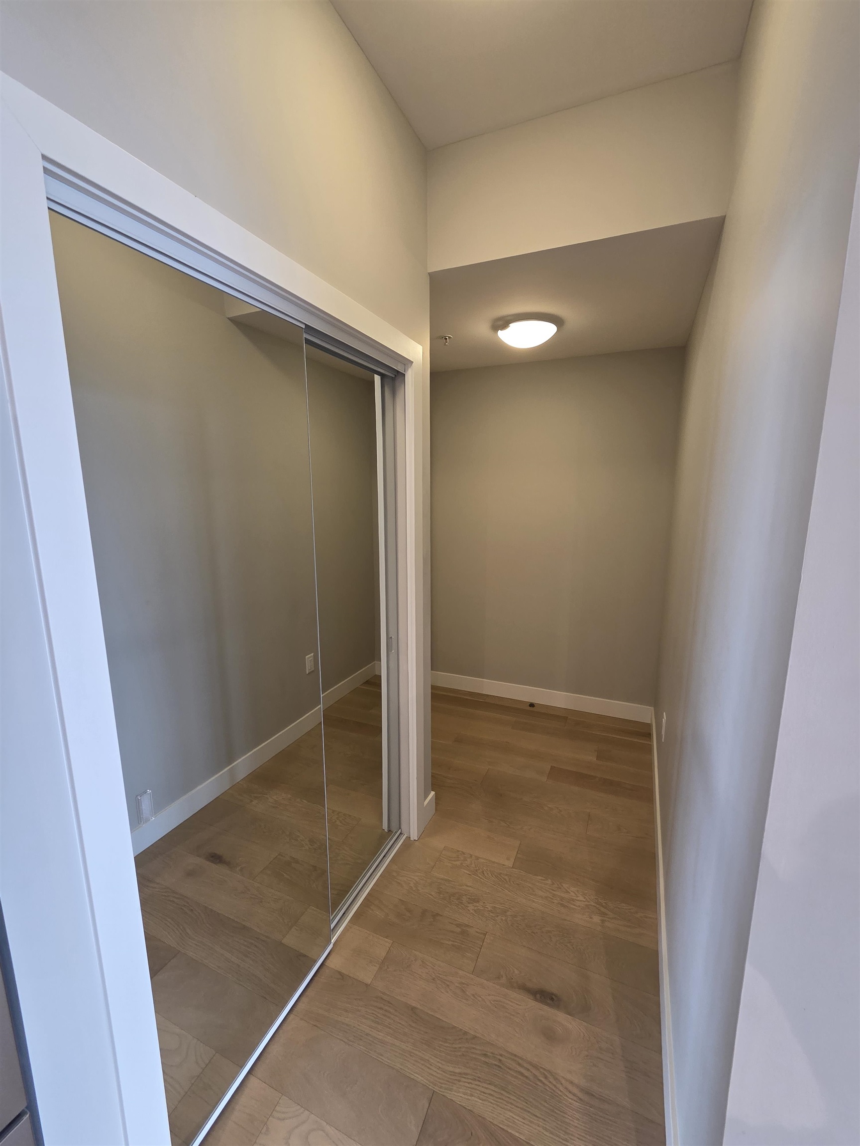 Additional image 5 of 801-8761 University Crescent, Burnaby, BC, V5A 0G3