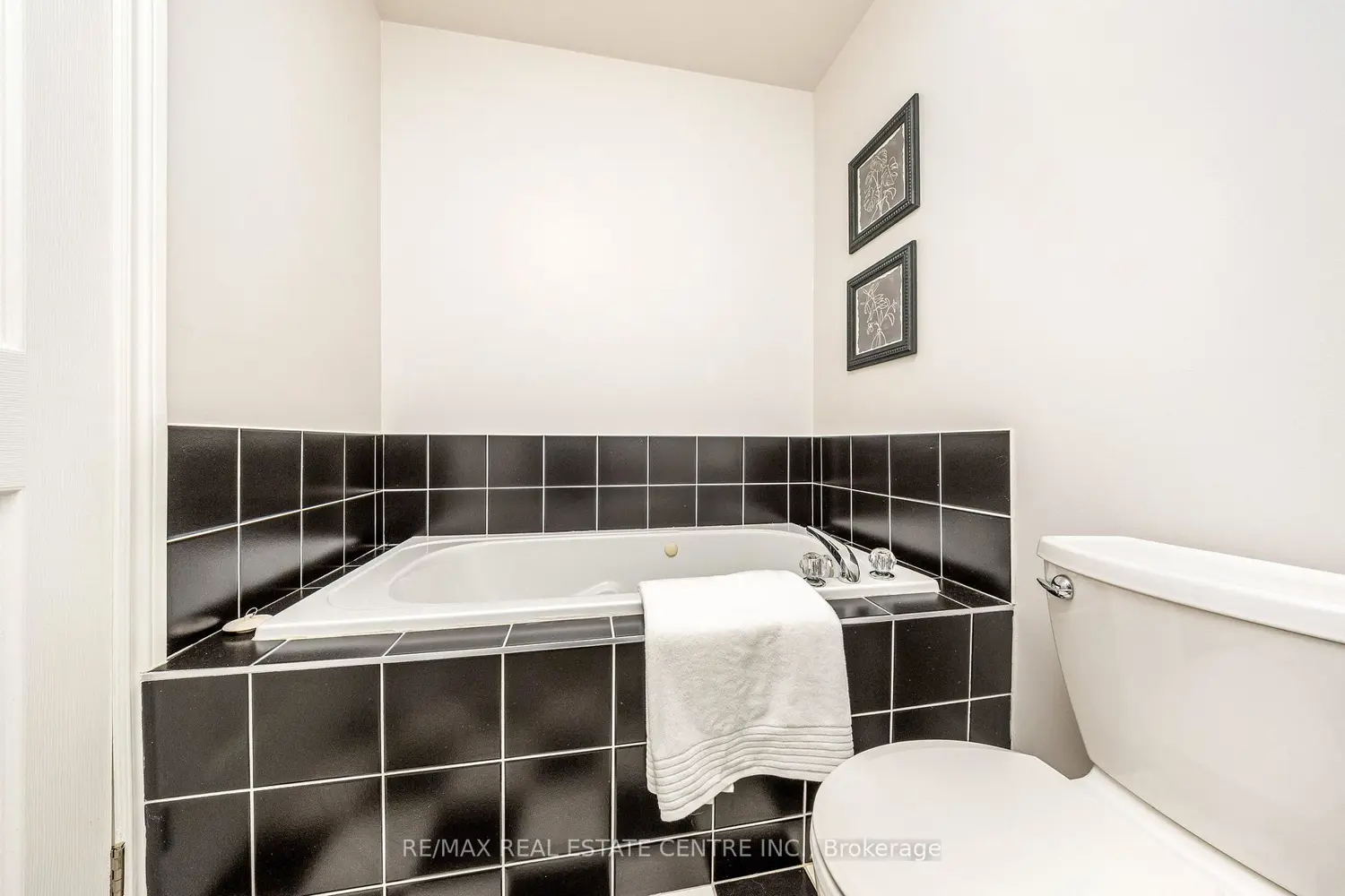 Additional image 12 of 5989 Ninth Line