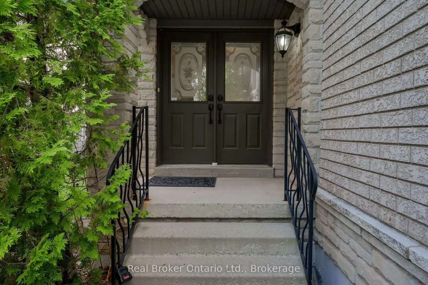 Additional image 2 of 2189 Shorncliffe Boulevard