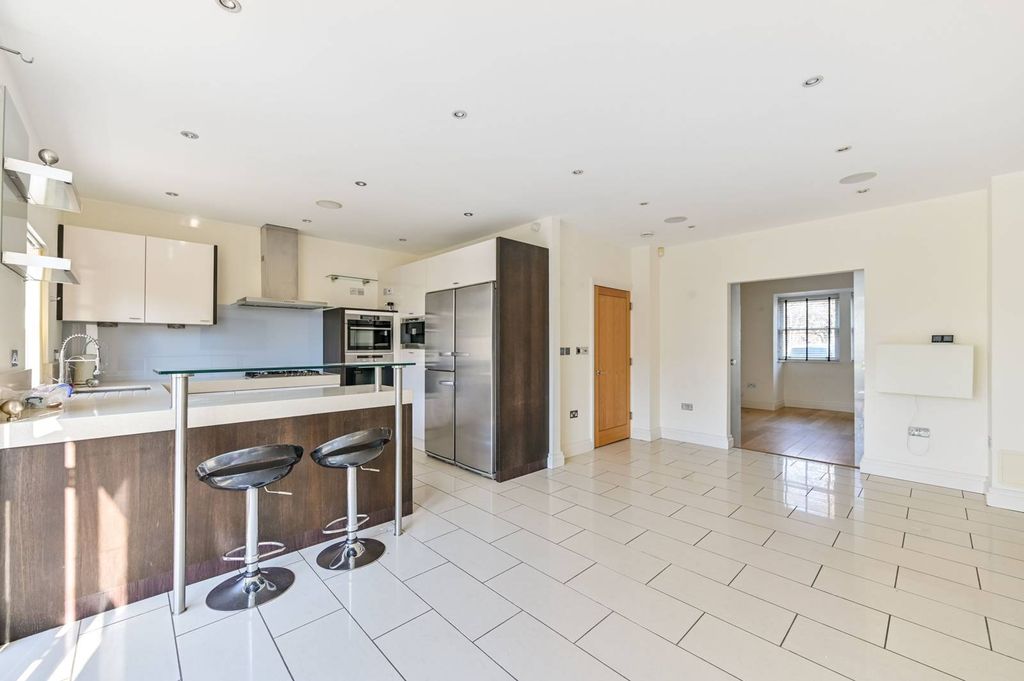 Additional image 2 of 4 bed terraced house for saleBridgeman Drive, Windsor SL4