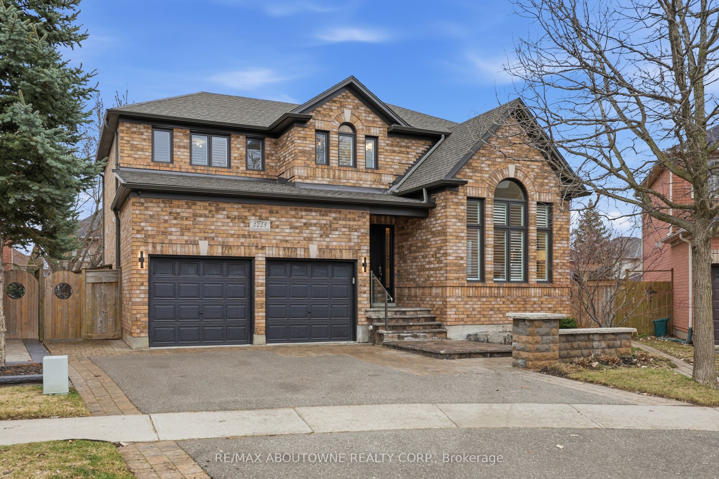 2225 Glazebrook Circle, Oakville, ON, L6M 5B5