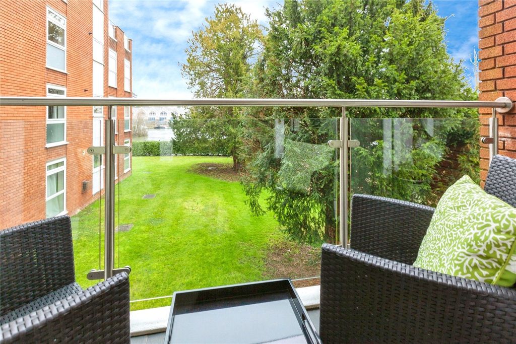 Additional image 3 of 2 bed flat for saleGrosvenor Drive, Maidenhead, Berkshire SL6