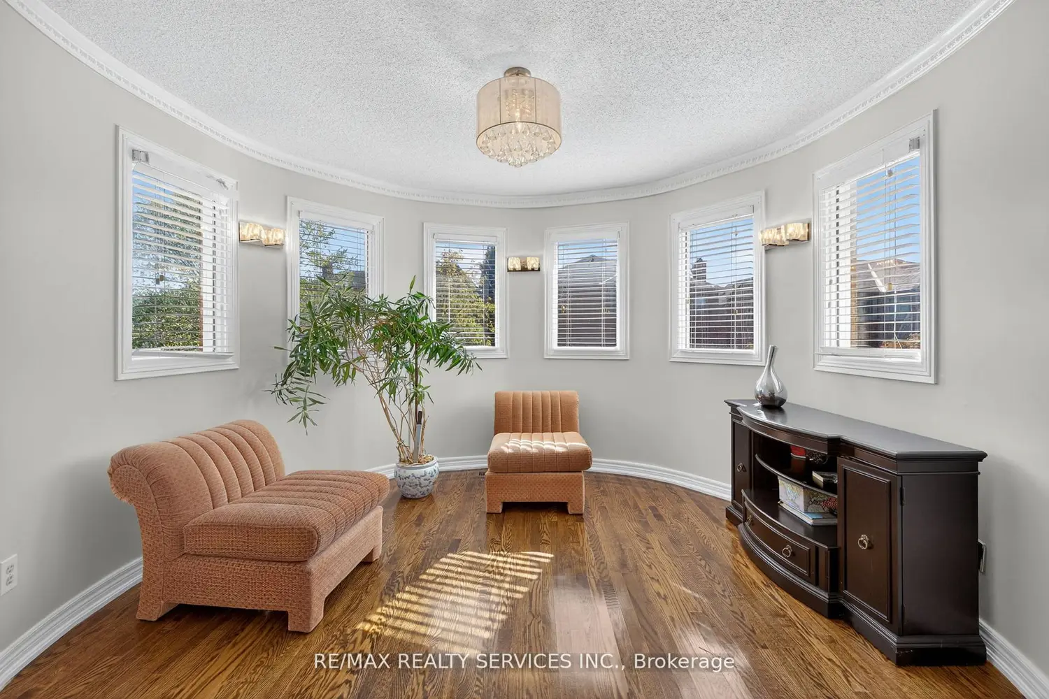 Additional image 10 of 124 Royal Valley Drive