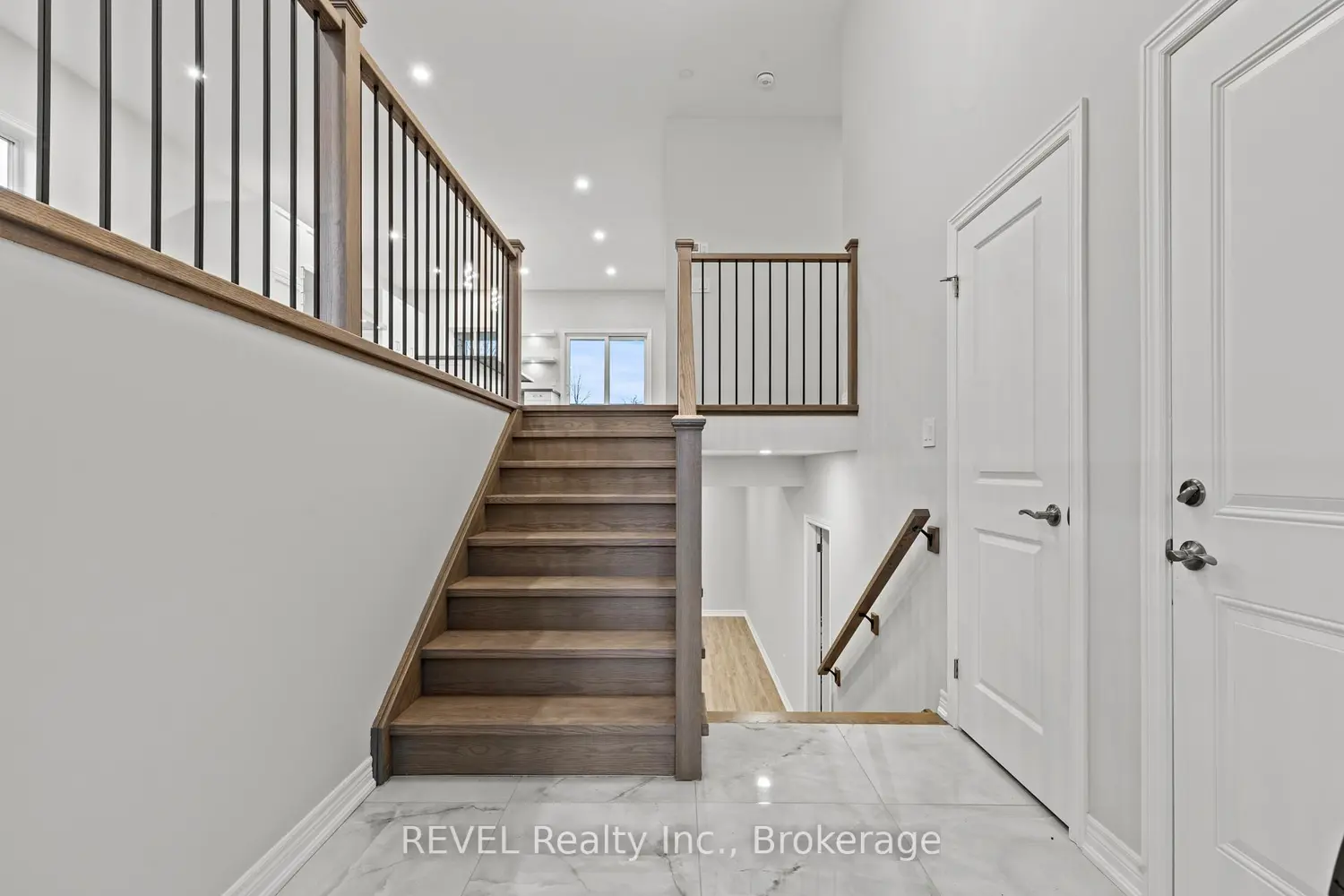 735 Dominion Road photo 2