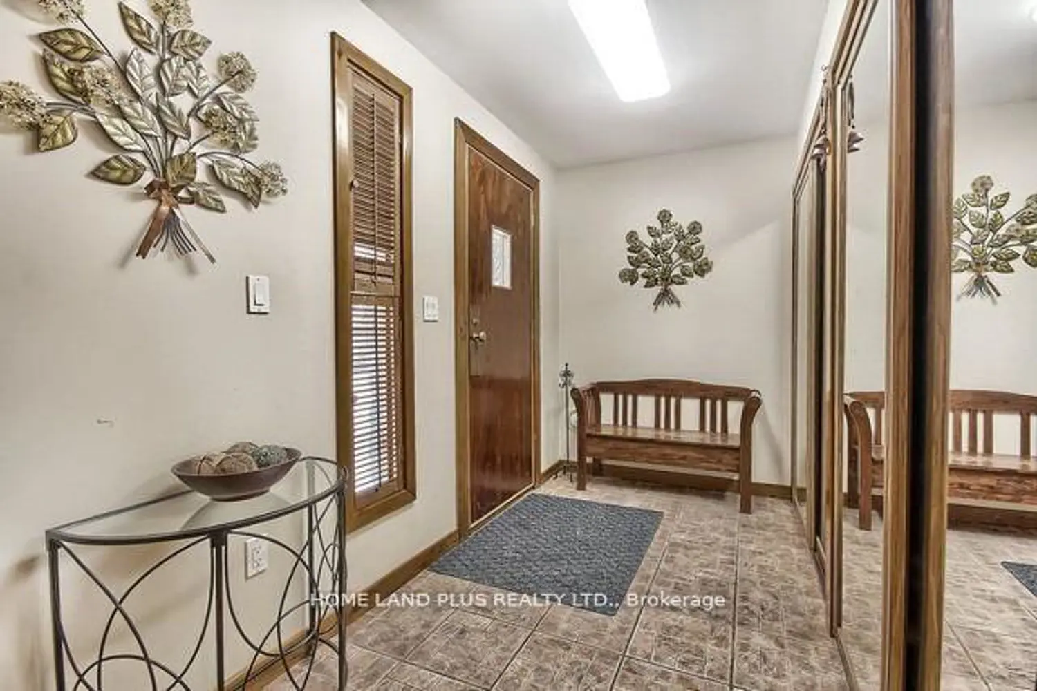17 Yongehurst Road photo 2